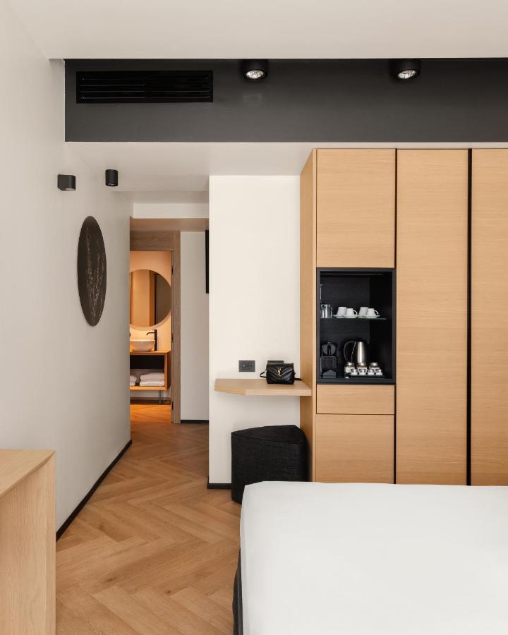 Deluxe Double Room with Balcony and Sea View,1466765057:JPEG